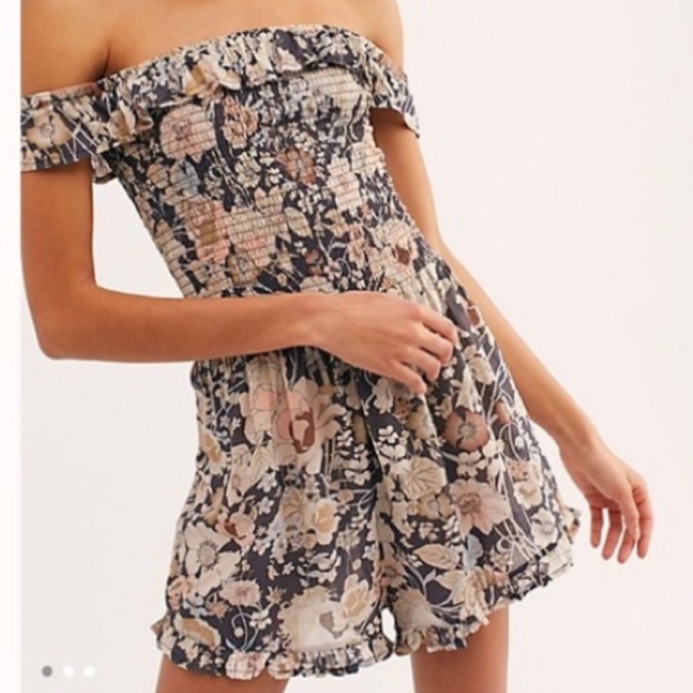 Spell of shoulder romper